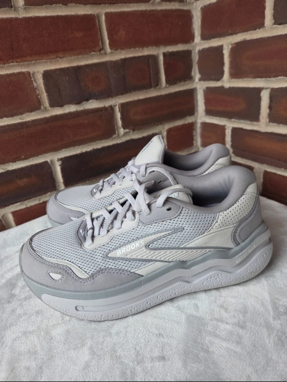 Brooks Ghost Max Women's Running Shoes - Gray and White - Picture 9 of 9